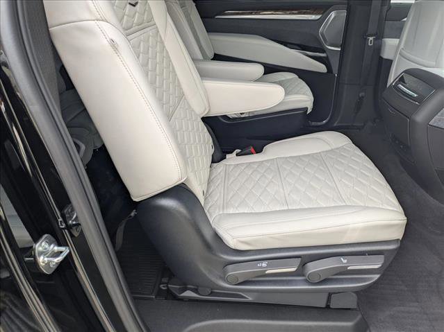 Used 2025 Cadillac Escalade ESV Sport Platinum w/ LPO, ONYX Package image 24