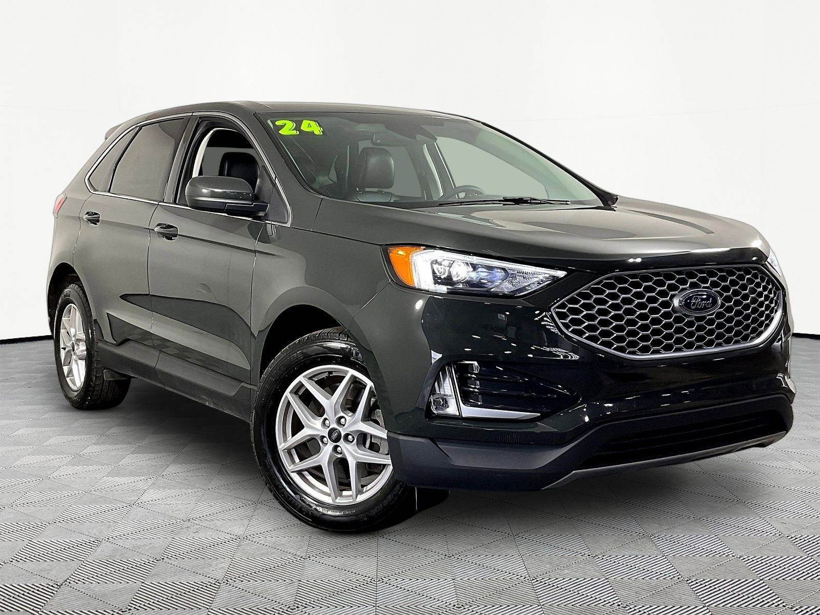 Used 2024 Ford Edge SEL w/ Convenience Package AWD/4WD image 3