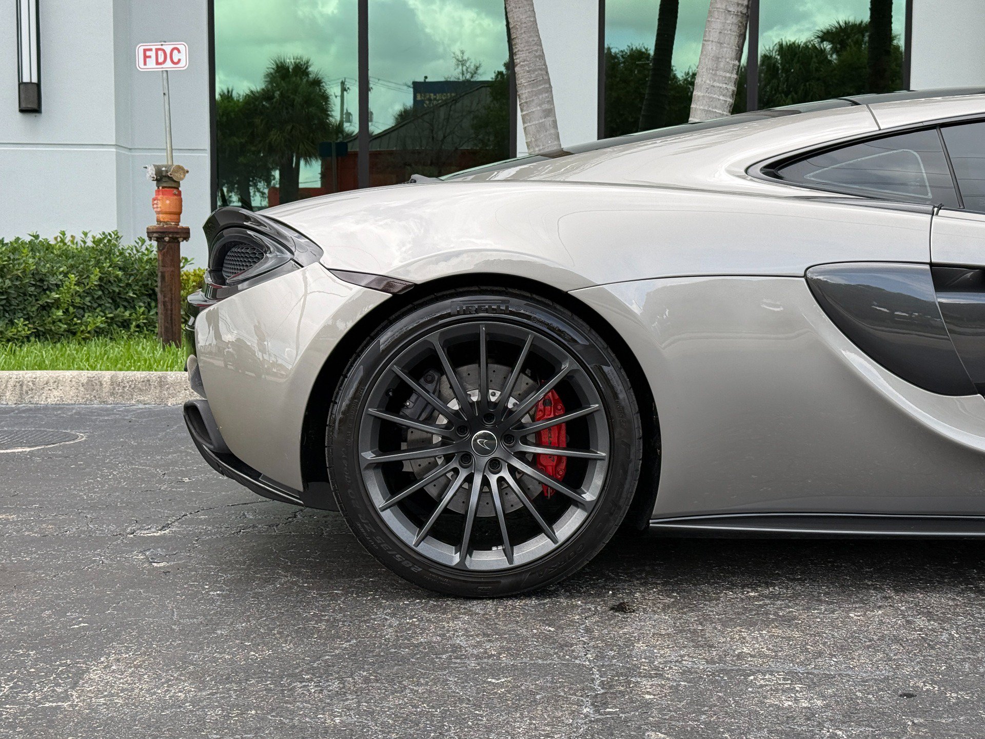 Used 2017 McLaren 570S RWD image 4