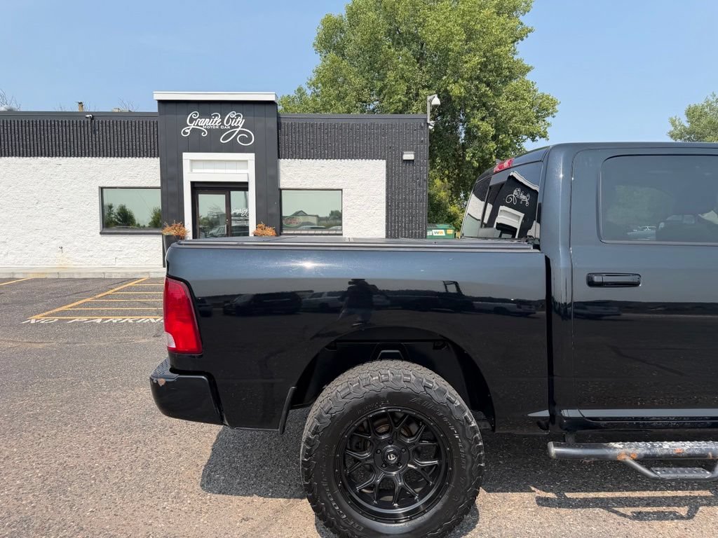Used 2019 RAM 1500 Classic SLT w/ Black Appearance Group AWD/4WD image 4