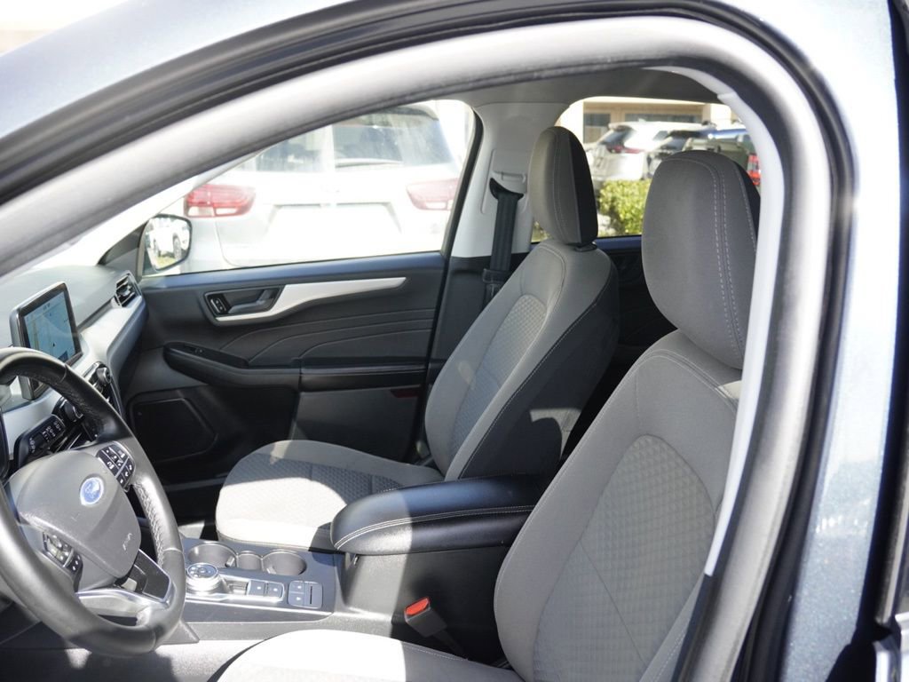 Used 2022 Ford Escape SE w/ SE Sport Appearance Package image 15