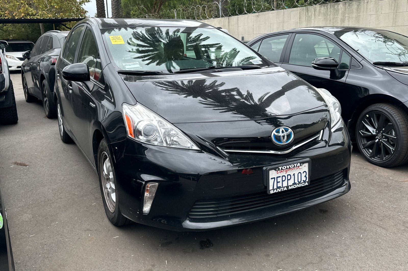 Used 2014 Toyota Prius V Three image 2