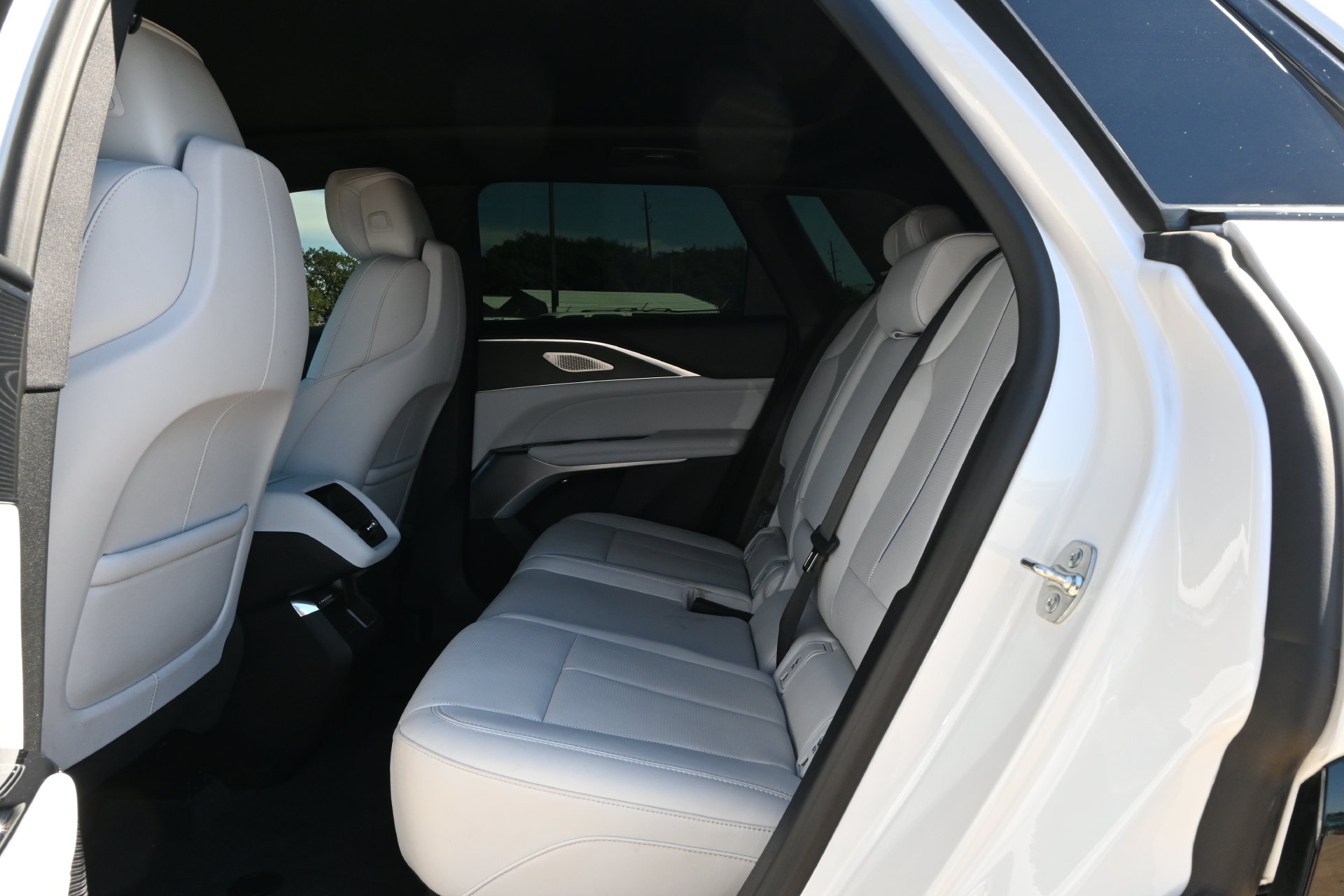 Certified 2025 Cadillac Lyriq Luxury w/ LPO, Floor Liner Package RWD image 19