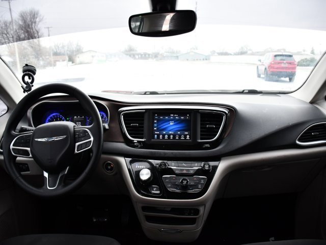 Used 2019 Chrysler Pacifica Touring Plus w/ Tire & Wheel Group image 13