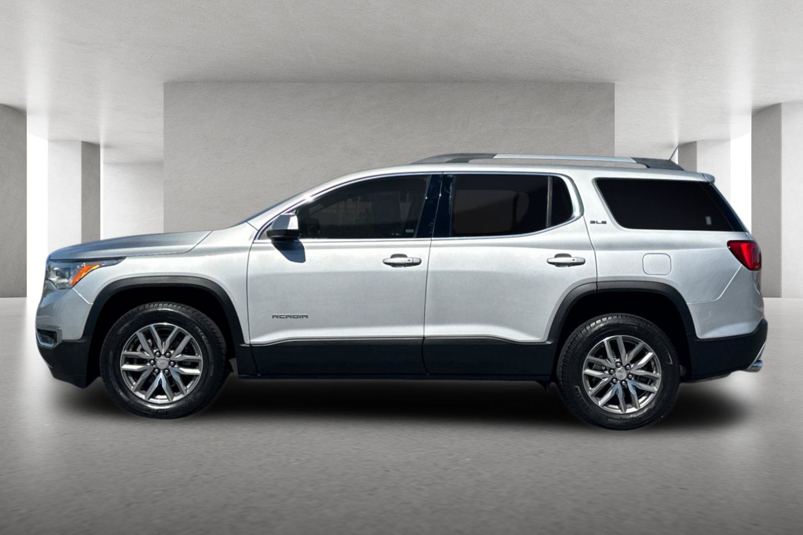 Used 2017 GMC Acadia SLE w/ Driver Alert Package I FWD image 7