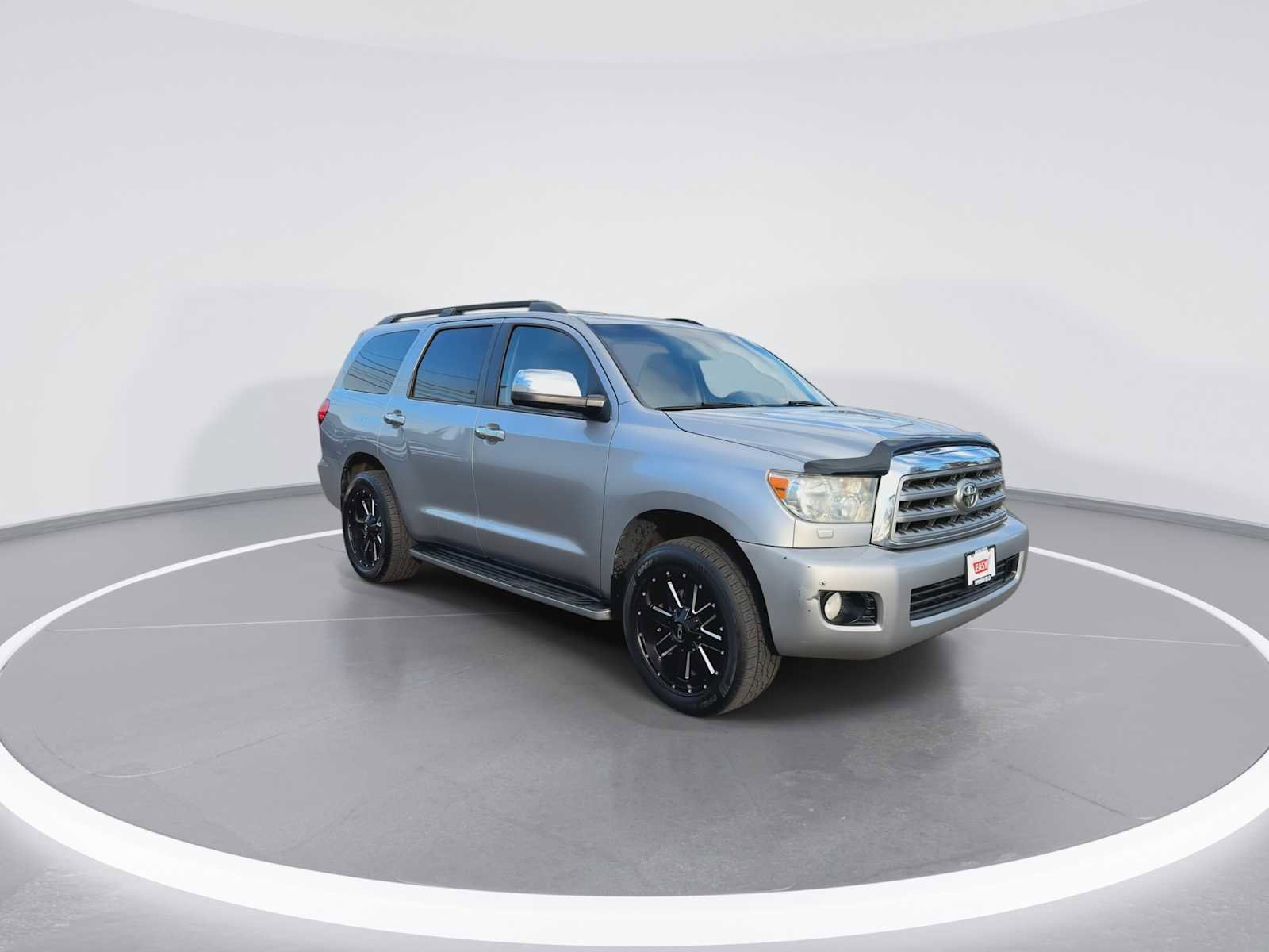 Used 2010 Toyota Sequoia Platinum image 2