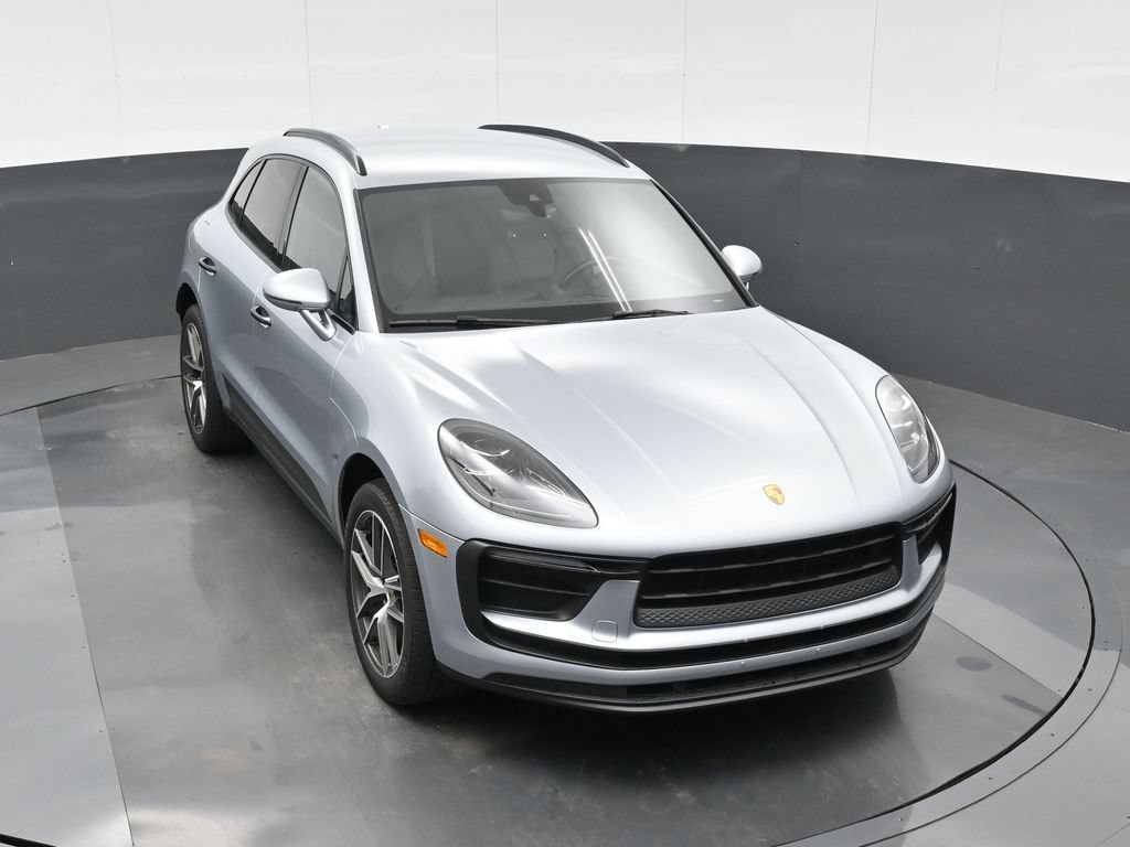 Certified 2022 Porsche Macan AWD/4WD image 32