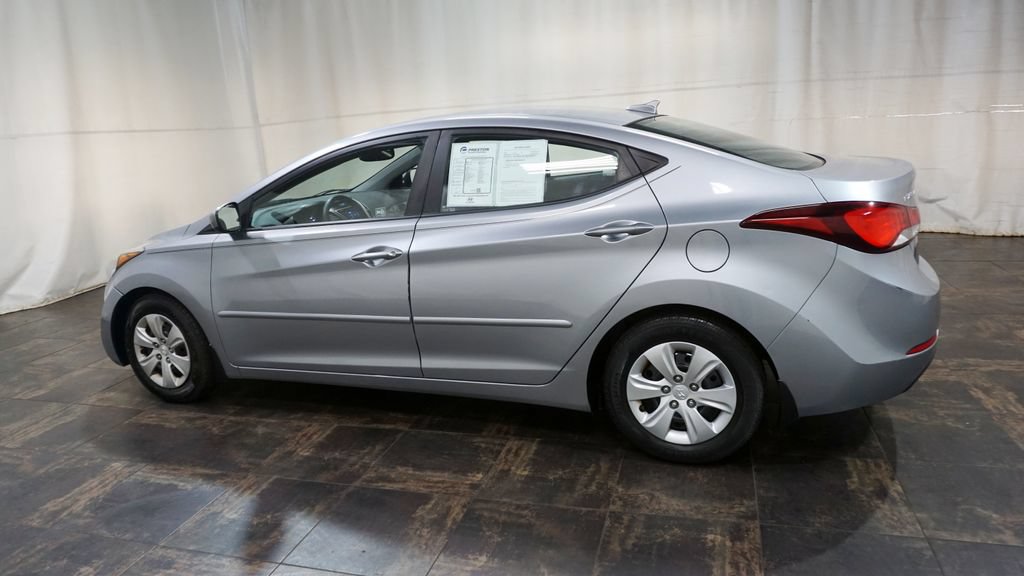 Used 2016 Hyundai Elantra SE FWD image 9