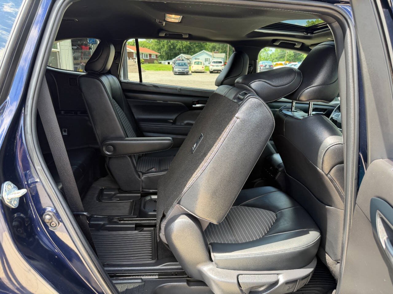 Used 2022 Toyota Highlander XSE AWD/4WD image 22