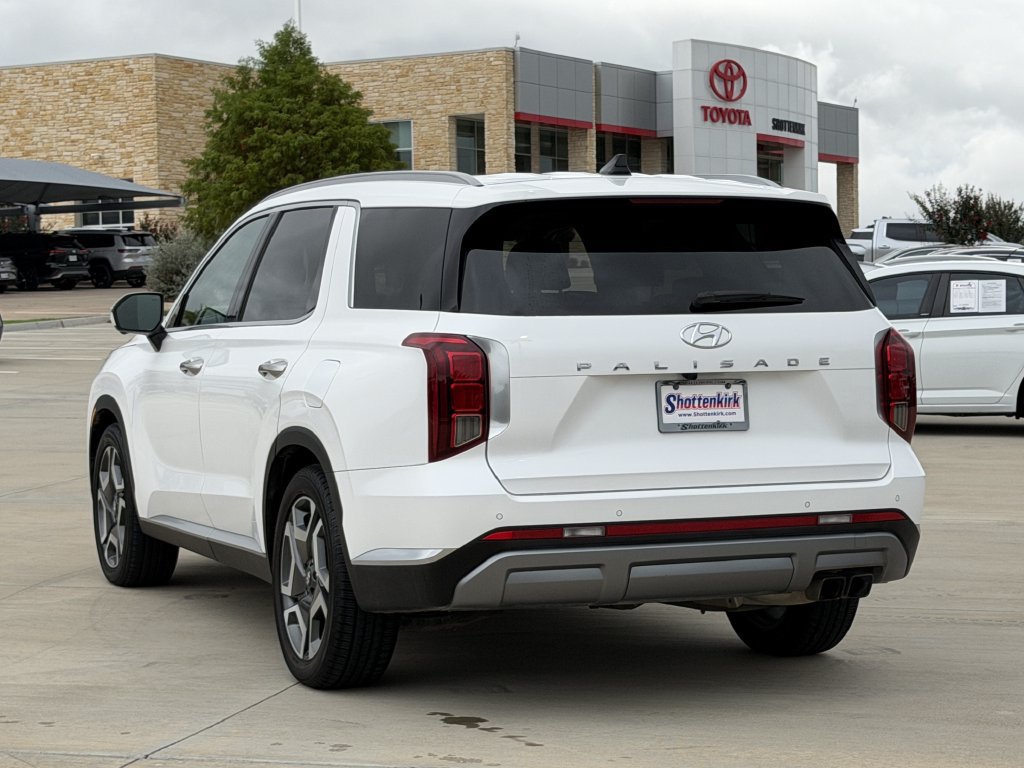 Used 2023 Hyundai Palisade Limited FWD image 4