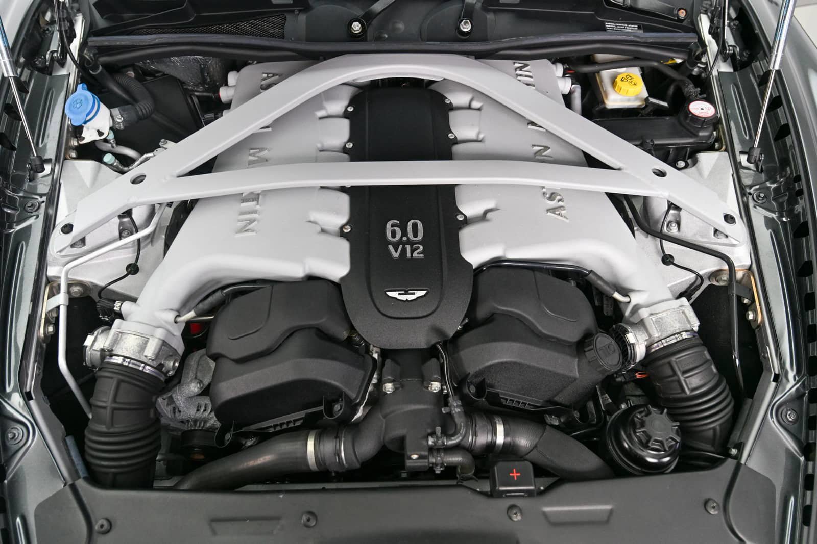 Used 2014 Aston Martin DB9 Volante RWD image 33