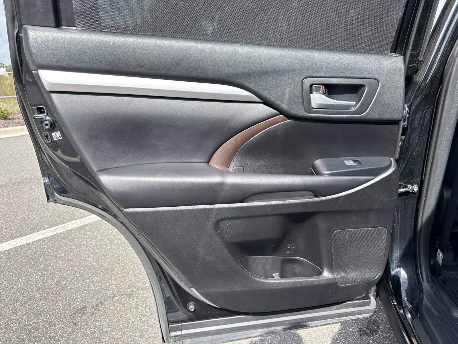 Used 2019 Toyota Highlander XLE AWD/4WD image 9