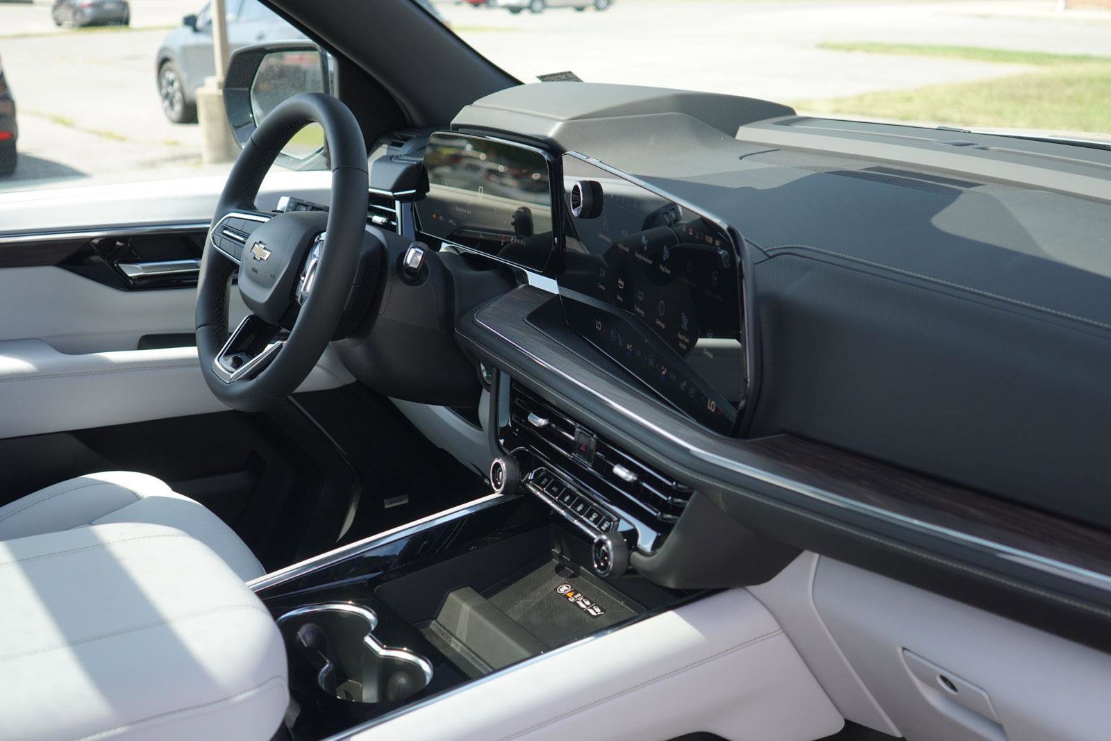 New 2025 Chevrolet Suburban Premier image 33