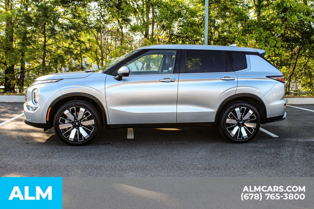 Used 2025 Mitsubishi Outlander SE image 7