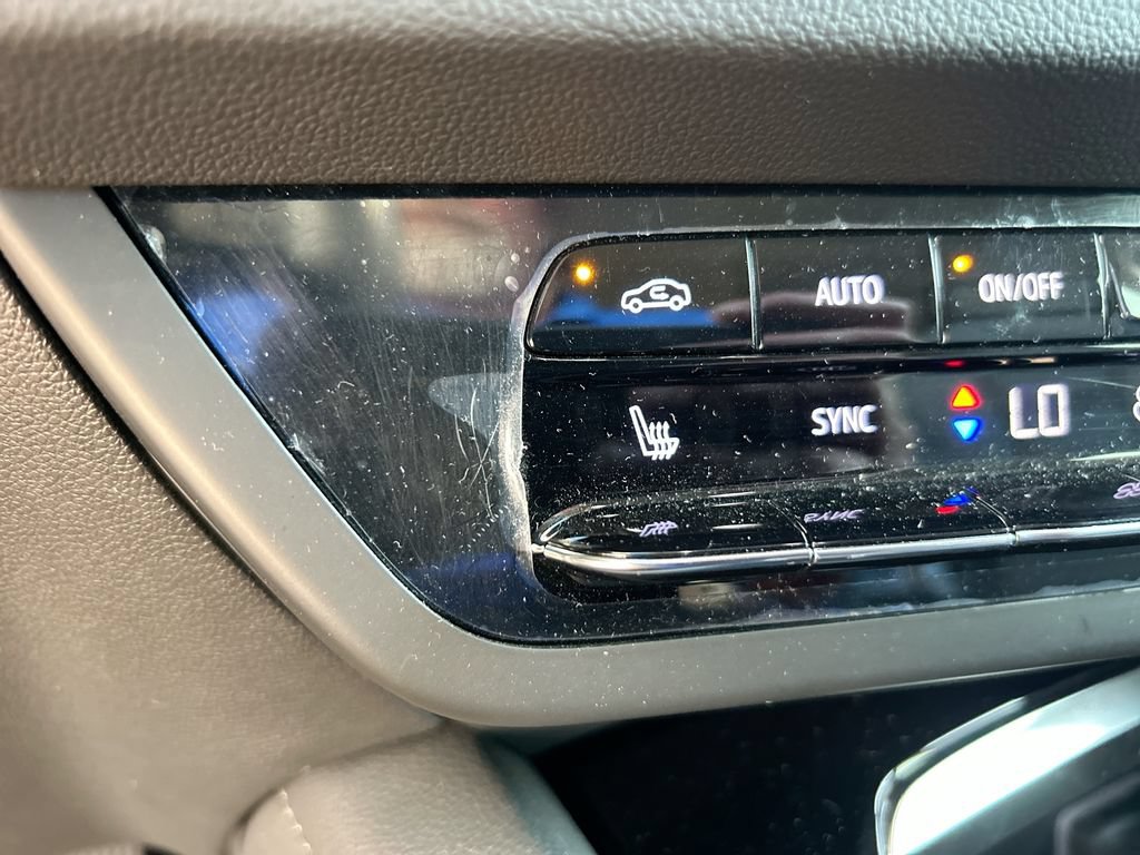 Used 2023 Buick Envision Essence AWD/4WD image 30