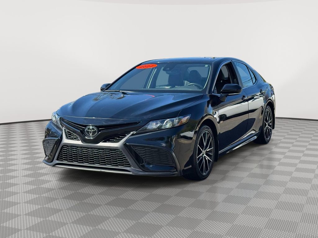 Used 2024 Toyota Camry SE w/ Convenience Package FWD image 3