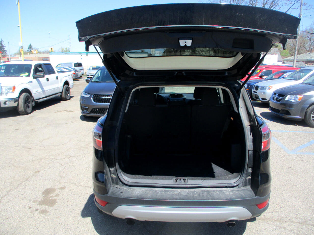 Used 2017 Ford Escape SE image 6