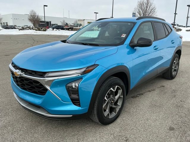 Used 2025 Chevrolet Trax LT w/ Driver Confidence Package image 3