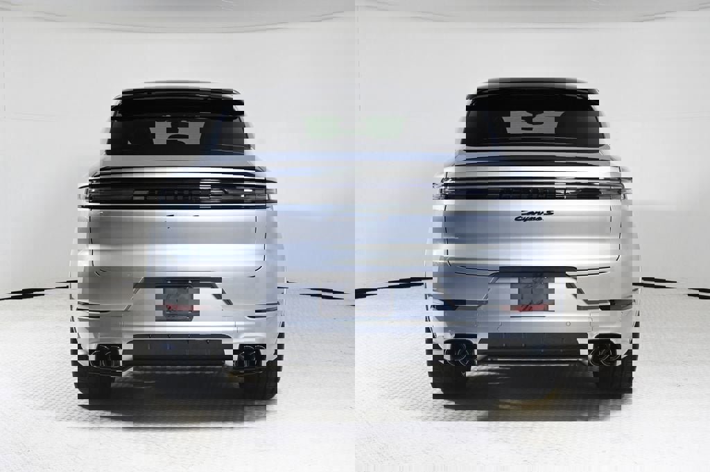 Certified 2025 Porsche Cayenne S image 6