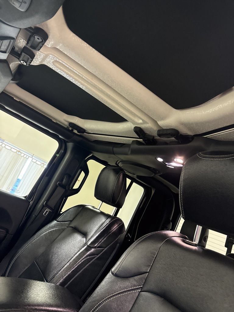 Used 2020 Jeep Gladiator Overland AWD/4WD image 18