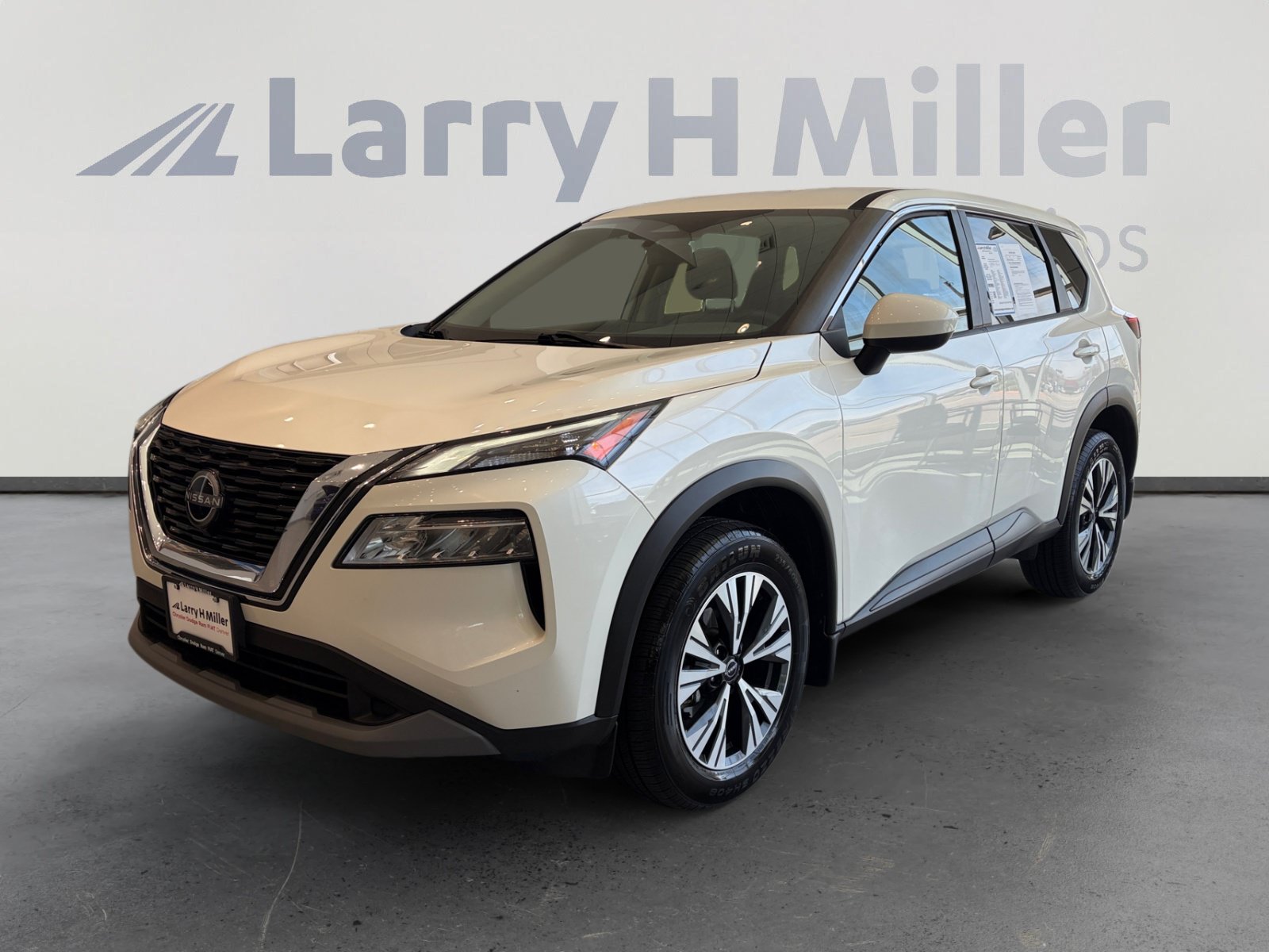 Used 2023 Nissan Rogue SV FWD image 1
