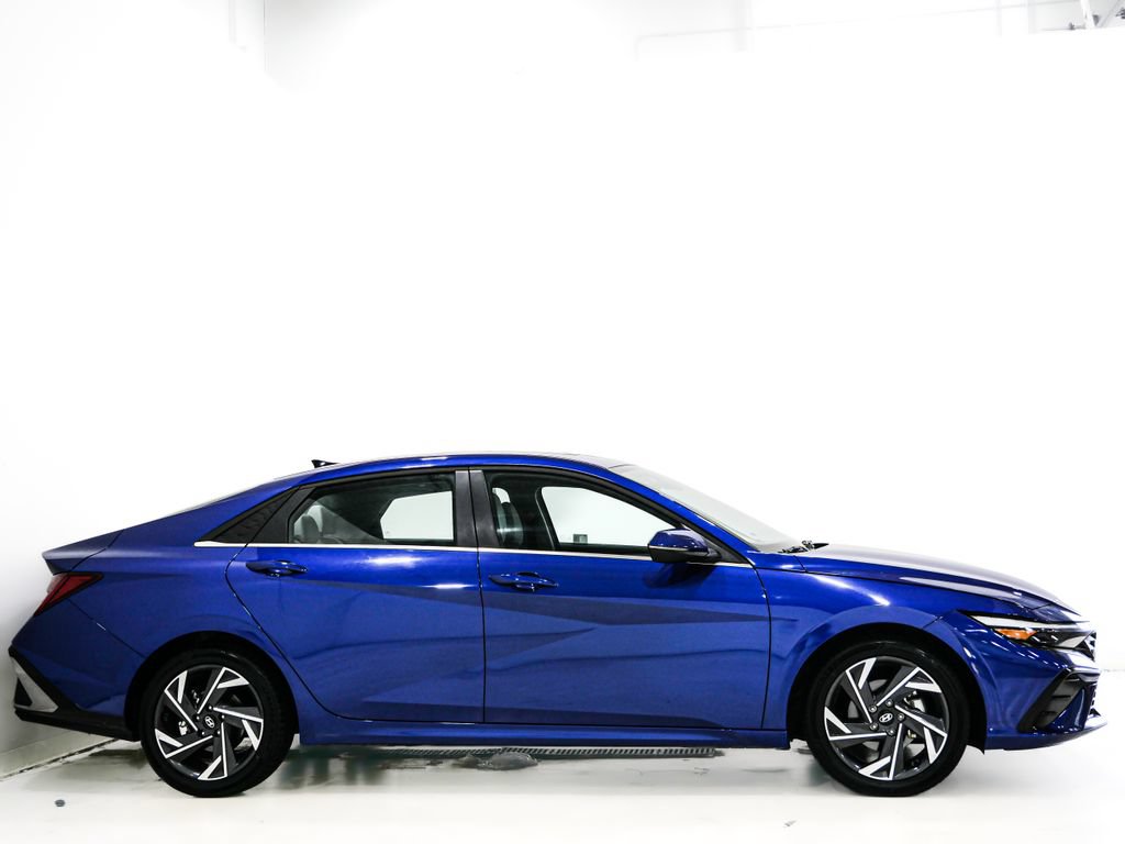 Used 2025 Hyundai Elantra Limited FWD image 5