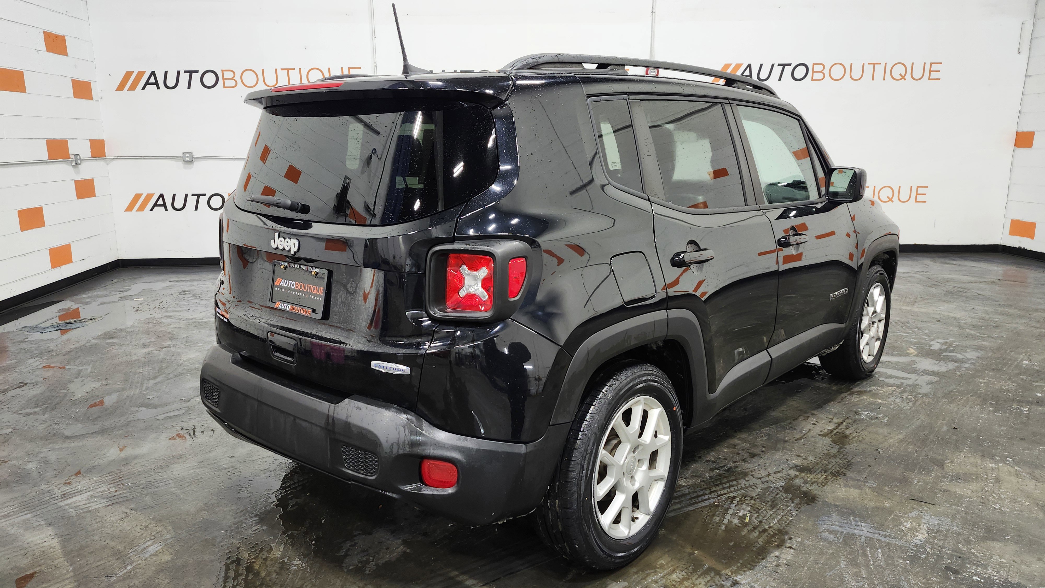 Used 2019 Jeep Renegade Latitude w/ Cold Weather Group image 16