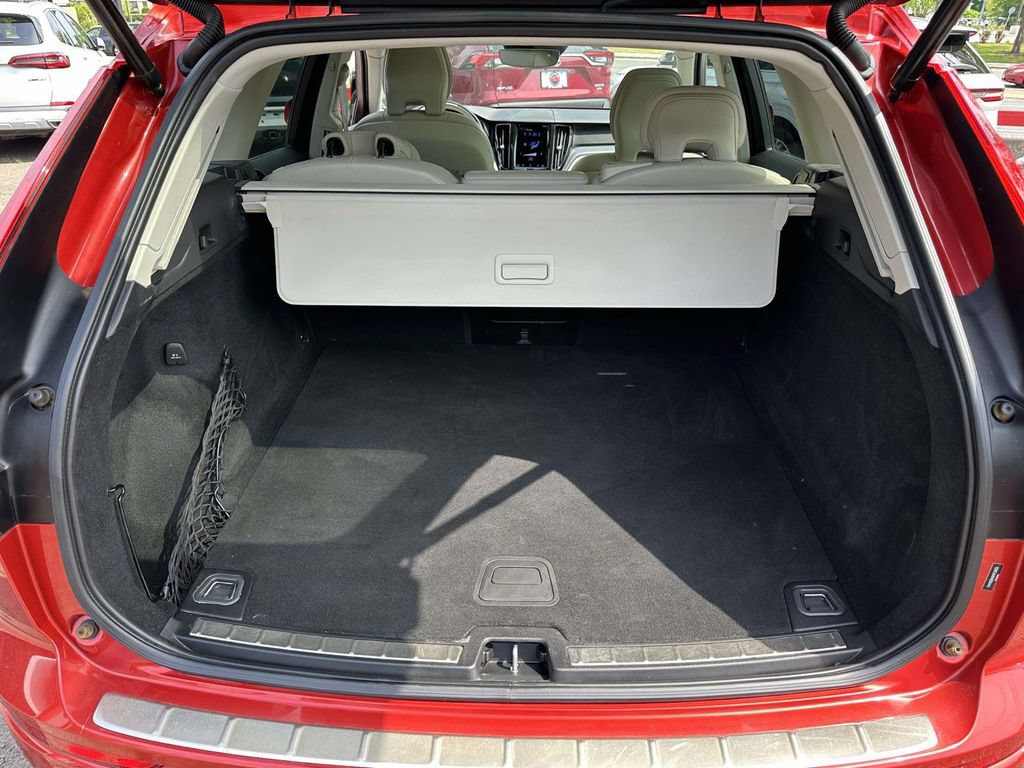 Used 2021 Volvo XC60 T5 Momentum AWD/4WD image 12