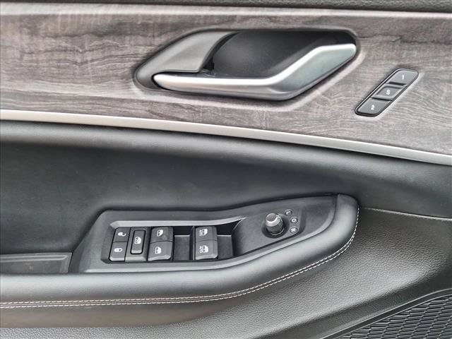 Used 2023 Jeep Grand Cherokee L Limited w/ Luxury Tech Group II AWD/4WD image 29