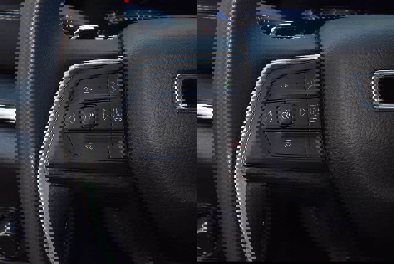 Used 2024 Jeep Grand Cherokee L Laredo image 24
