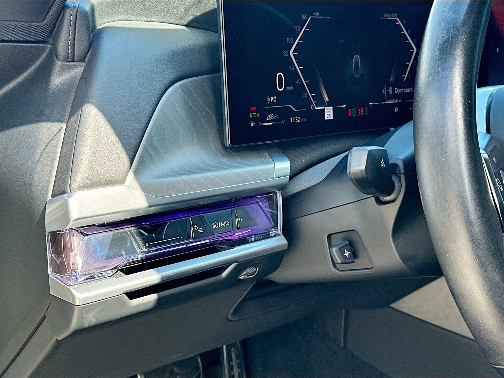 Used 2023 BMW 740i w/ Parking Assistance Package image 10