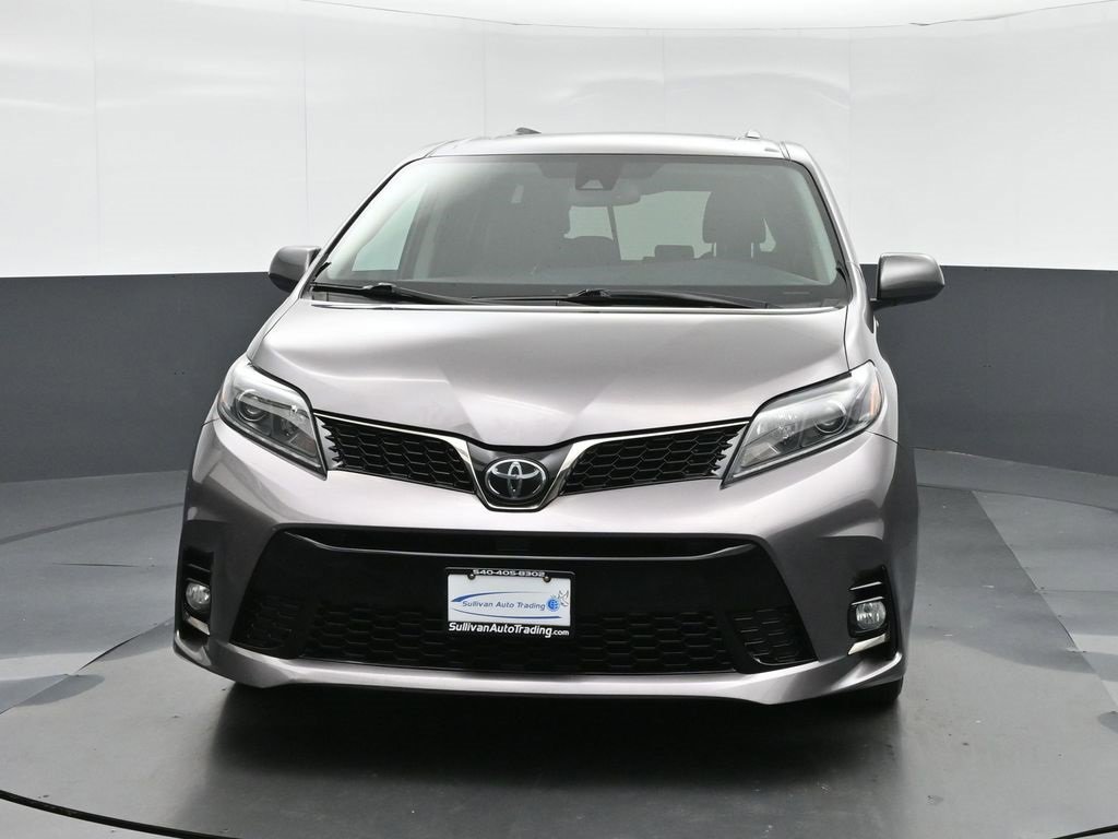 Used 2020 Toyota Sienna SE Premium image 2