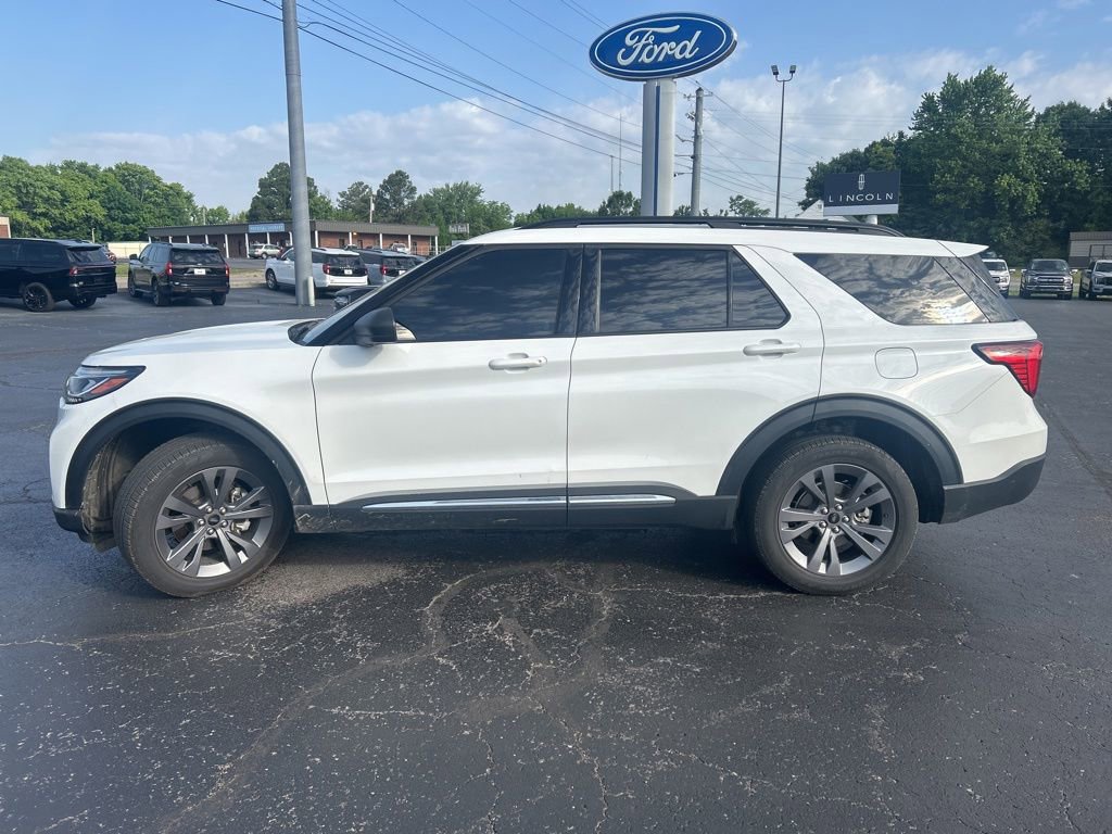 Used 2025 Ford Explorer Active w/ Active Comfort Package AWD/4WD image 4
