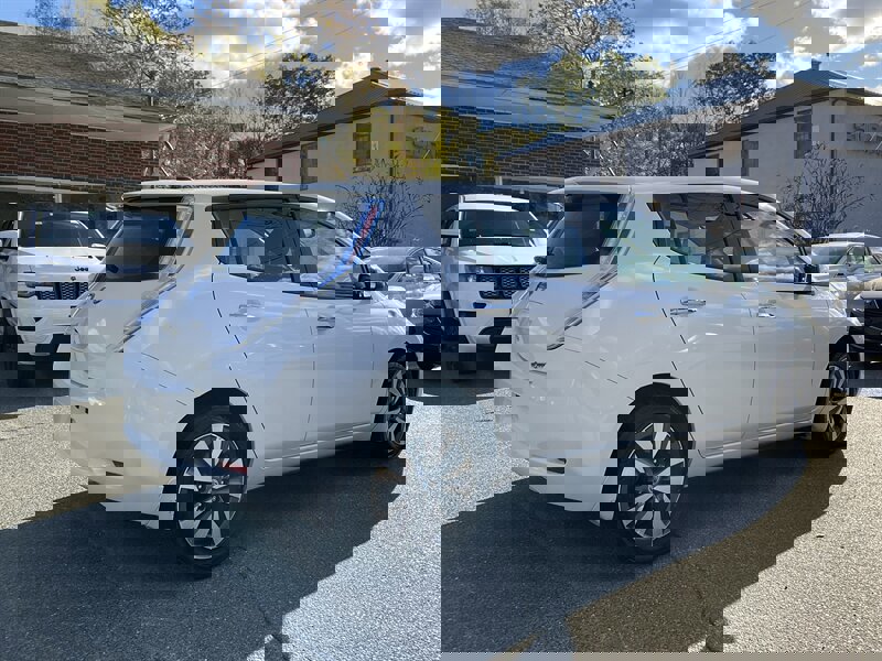 Used 2014 Nissan Leaf SL w/ Premium Package image 5