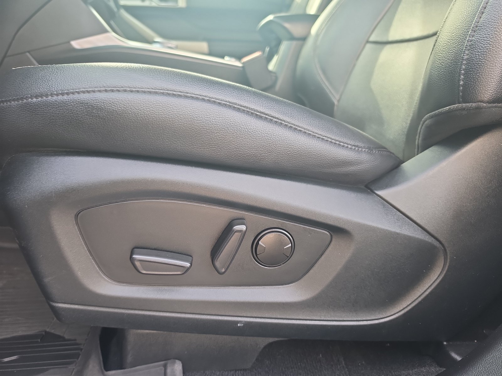 Used 2022 Ford Explorer Limited AWD/4WD image 15