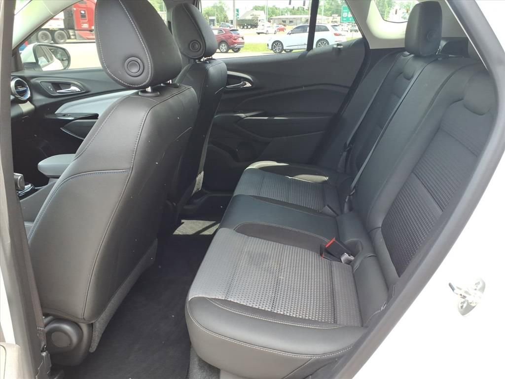 Used 2024 Chevrolet Trax LT w/ Driver Confidence Package FWD image 18
