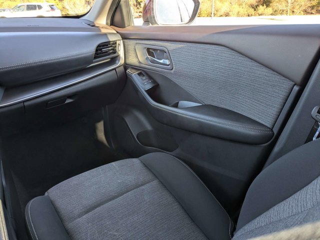 Certified 2023 Nissan Rogue SV image 18