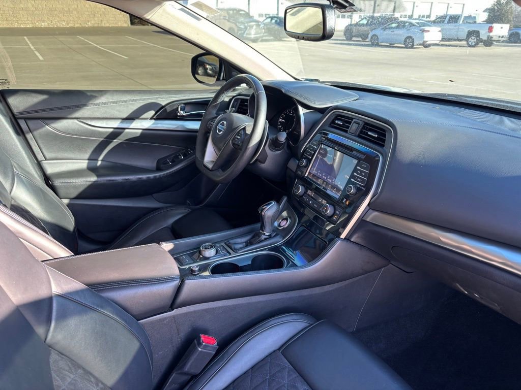 Used 2018 Nissan Maxima SR w/ Interior Lighting Package image 12