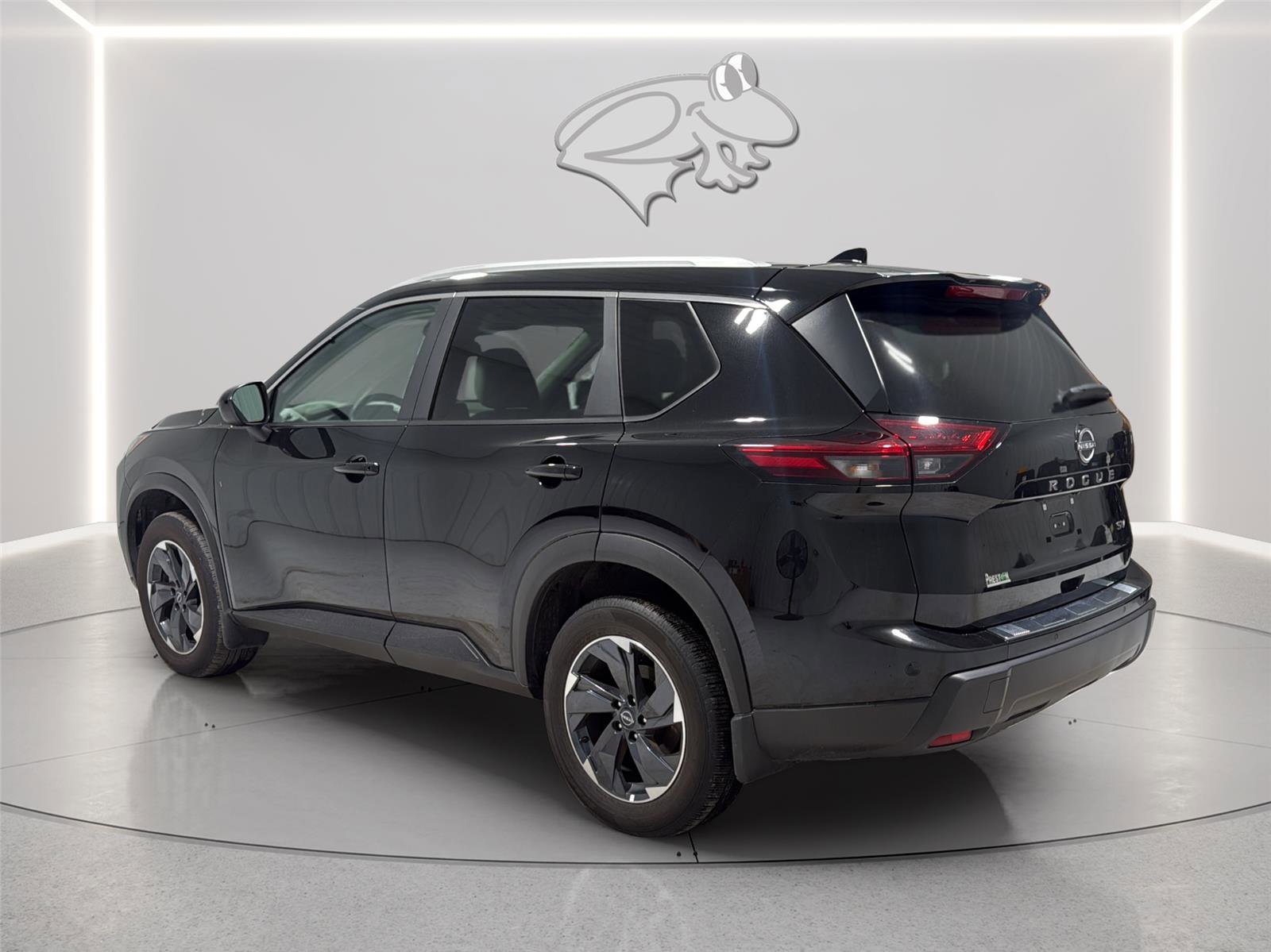 Used 2024 Nissan Rogue SV w/ SV Premium Package FWD image 4