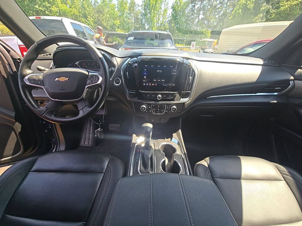 Used 2023 Chevrolet Traverse LT w/ Rear Camera Mirror Package AWD/4WD image 3