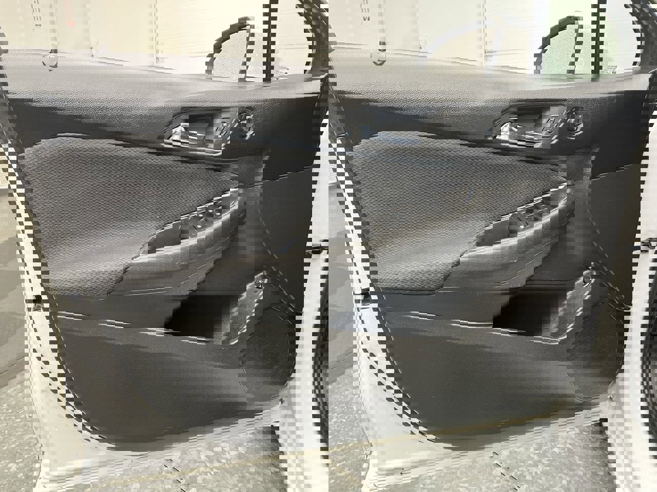 Used 2017 Chevrolet Cruze LT w/ Convenience Package image 6