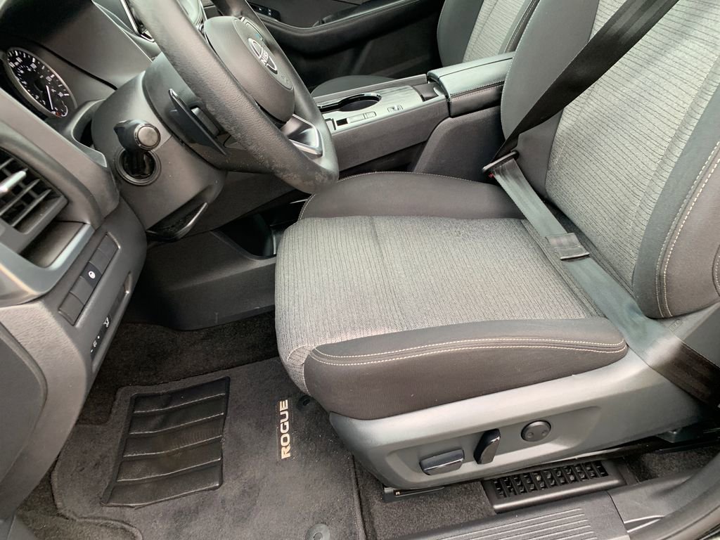 Used 2023 Nissan Rogue SV image 22
