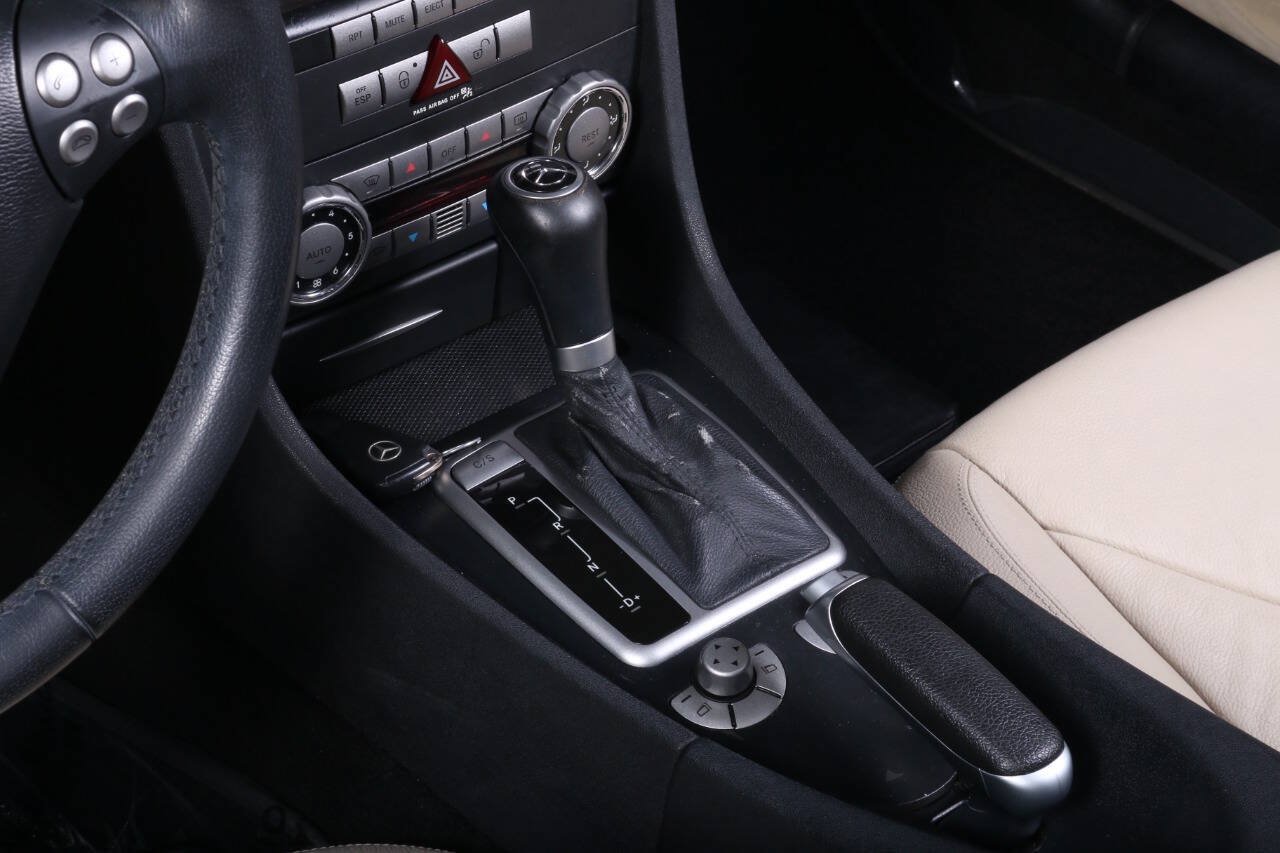 Used 2005 Mercedes-Benz SLK 350 w/ Entertainment Pkg image 41