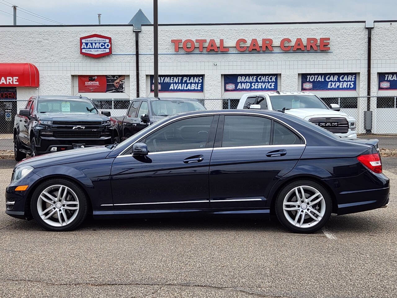 Used 2013 Mercedes-Benz C 300 4MATIC Sedan image 2