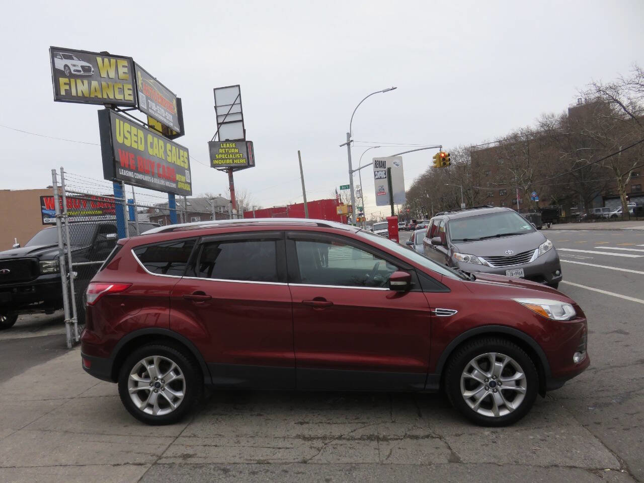 Used 2016 Ford Escape Titanium image 9