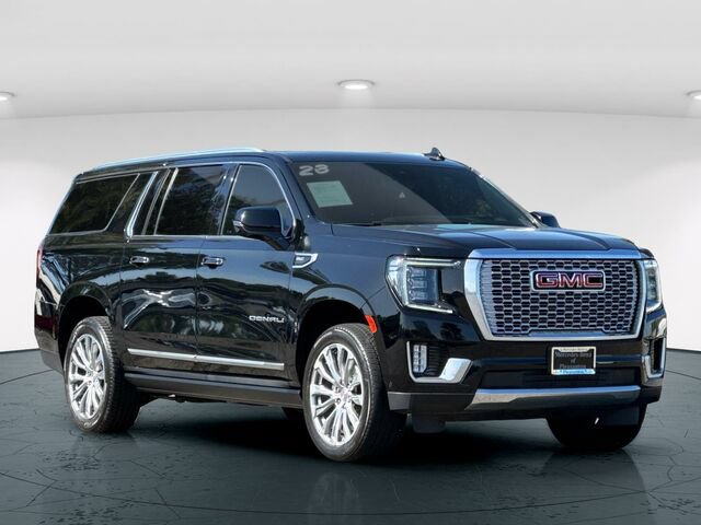 Used 2023 GMC Yukon XL Denali w/ Denali Reserve Package AWD/4WD image 9