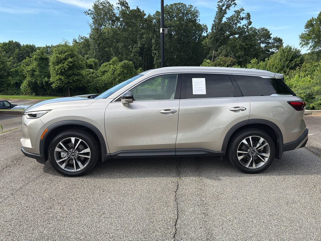 Used 2023 INFINITI QX60 Luxe w/ Cargo Package FWD image 4
