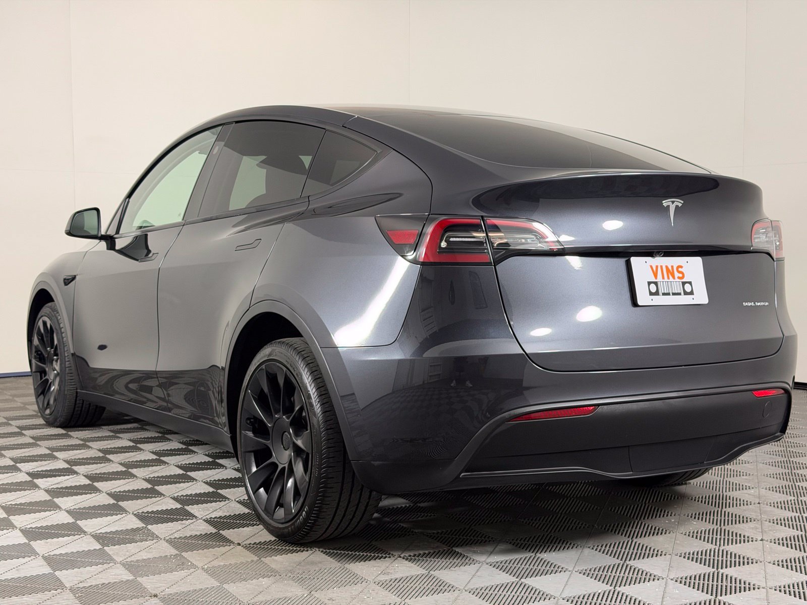 Used 2024 Tesla Model Y Long Range AWD/4WD image 7
