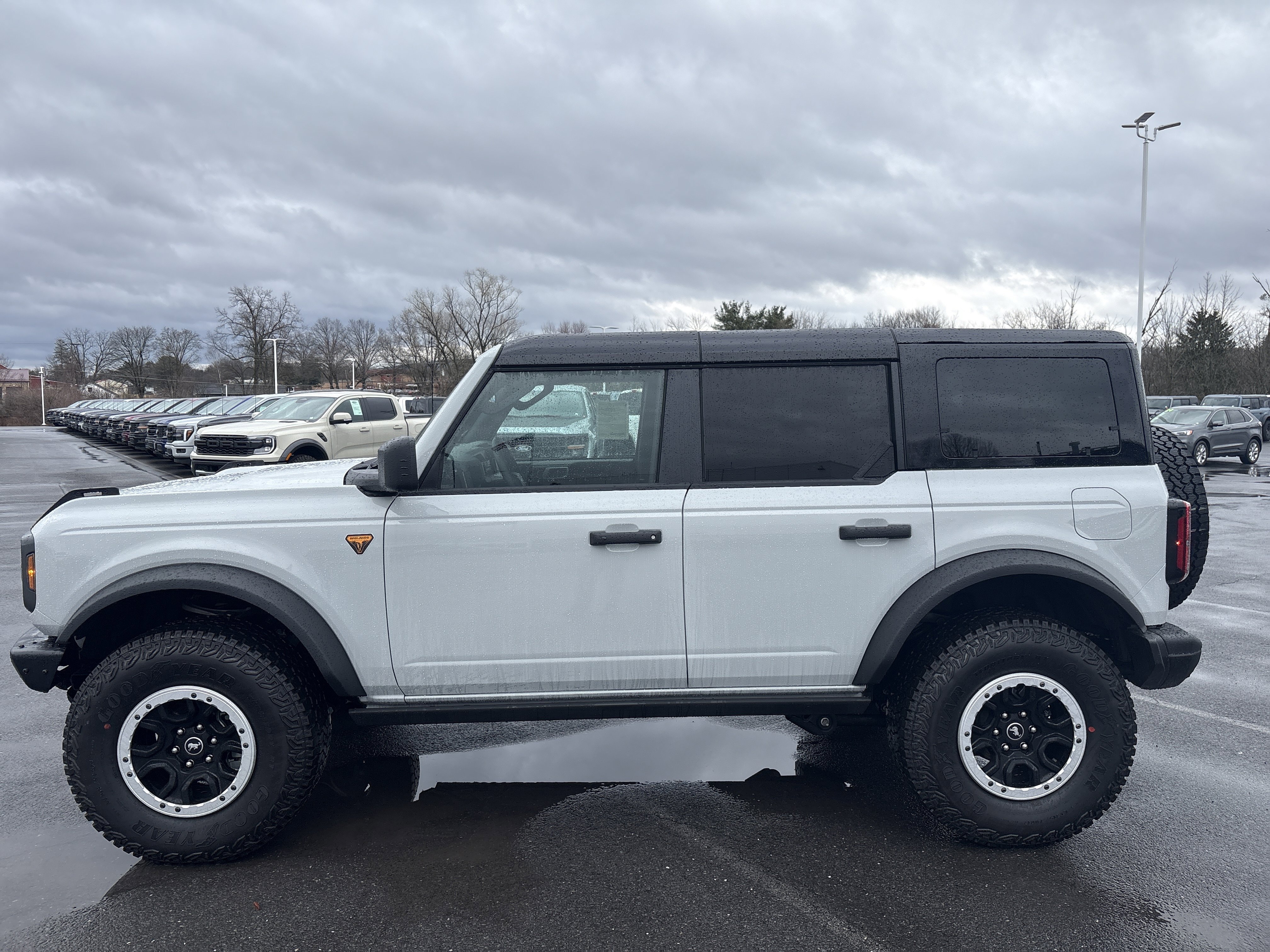 New 2026 Ford Bronco Badlands image 9