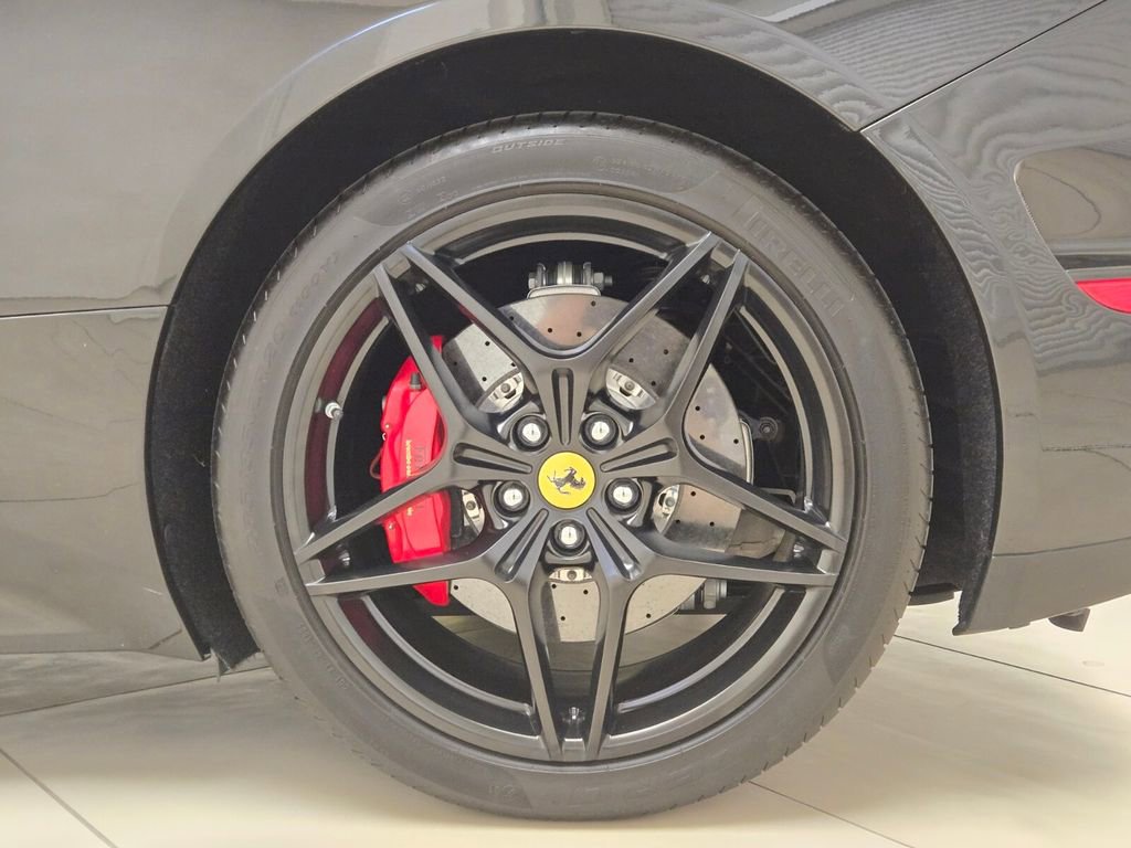 Used 2015 Ferrari California T image 15